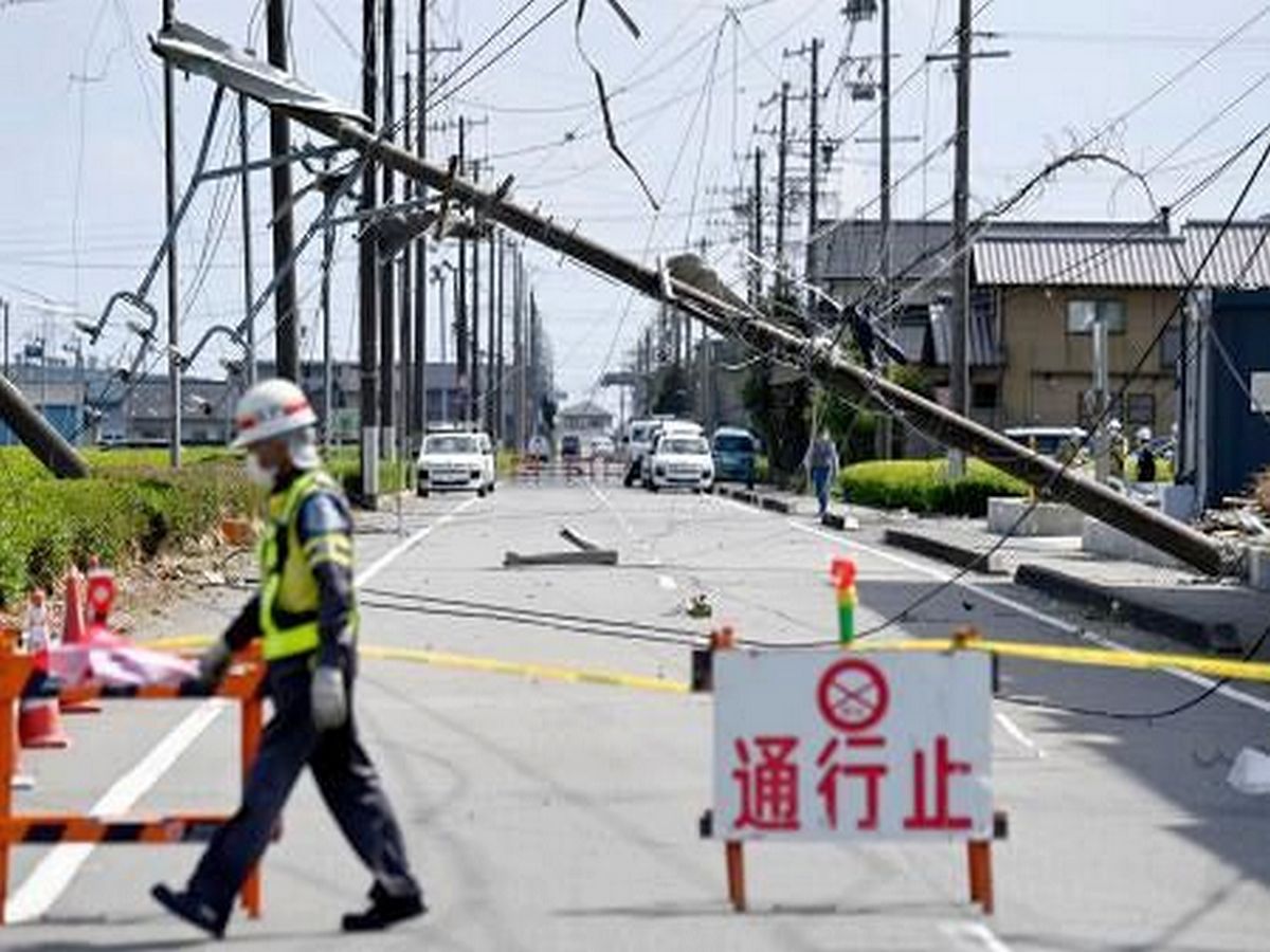 Последствия мощного торнадо сняли на видео в Японии
